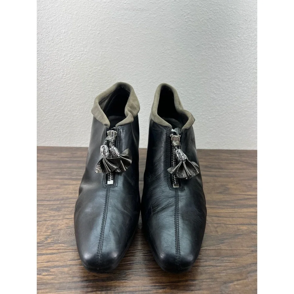 Brighton Women's 10M Stacey Black Leather Zip Ankle Heeled‎ Boots